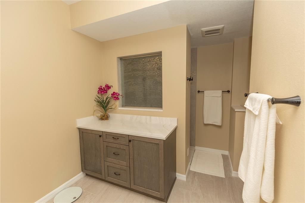 Activo con contrato: $677,777 (3 camas, 2 baños, 2028 Pies cuadrados)