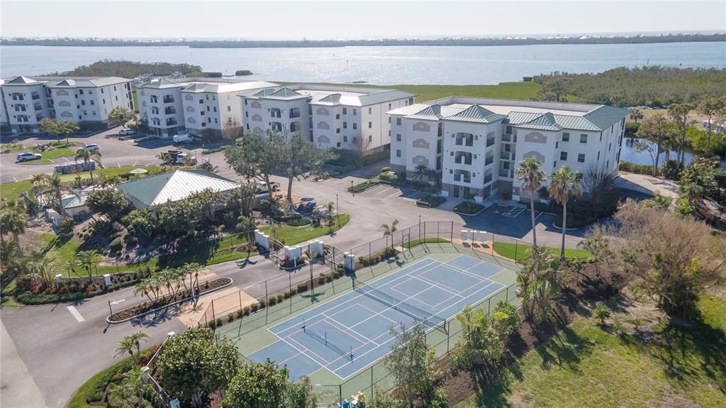 Activo con contrato: $677,777 (3 camas, 2 baños, 2028 Pies cuadrados)