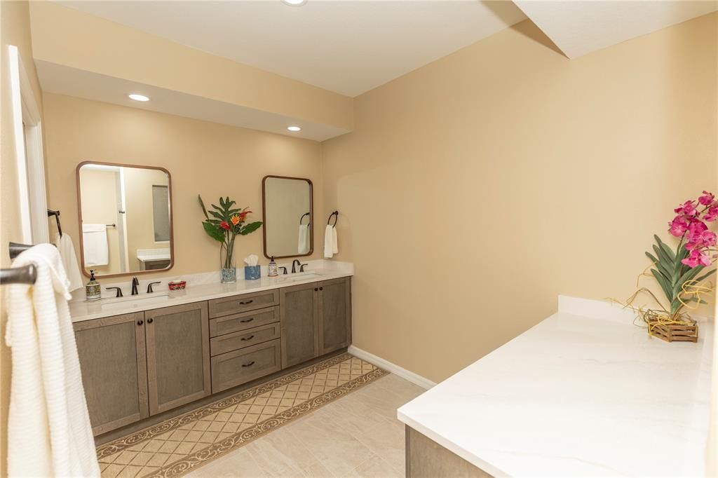 Activo con contrato: $677,777 (3 camas, 2 baños, 2028 Pies cuadrados)