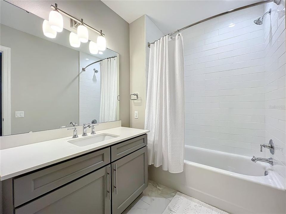 For Sale: $376,500 (2 beds, 2 baths, 1402 Square Feet)