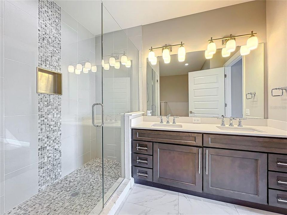 For Sale: $376,500 (2 beds, 2 baths, 1402 Square Feet)