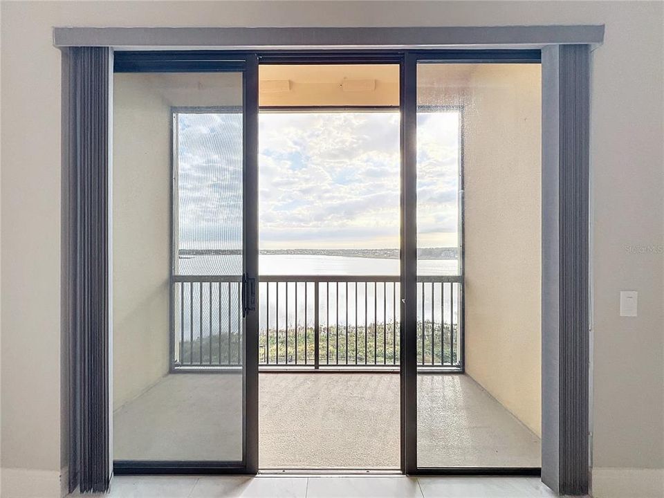 For Sale: $376,500 (2 beds, 2 baths, 1402 Square Feet)