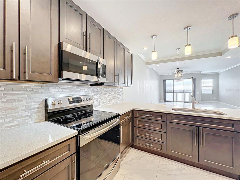 For Sale: $376,500 (2 beds, 2 baths, 1402 Square Feet)