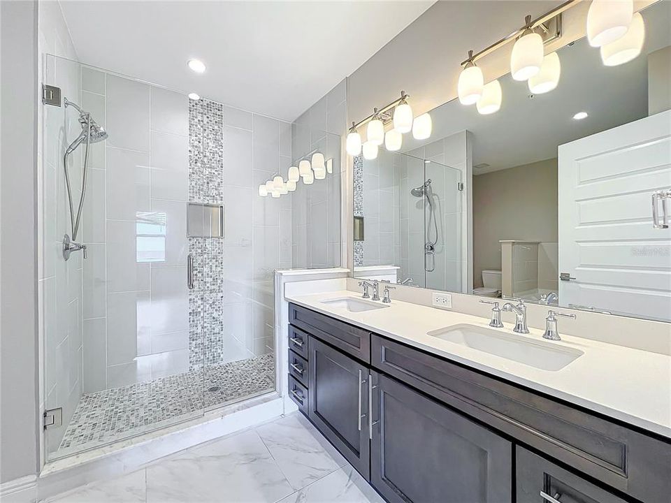 For Sale: $376,500 (2 beds, 2 baths, 1402 Square Feet)