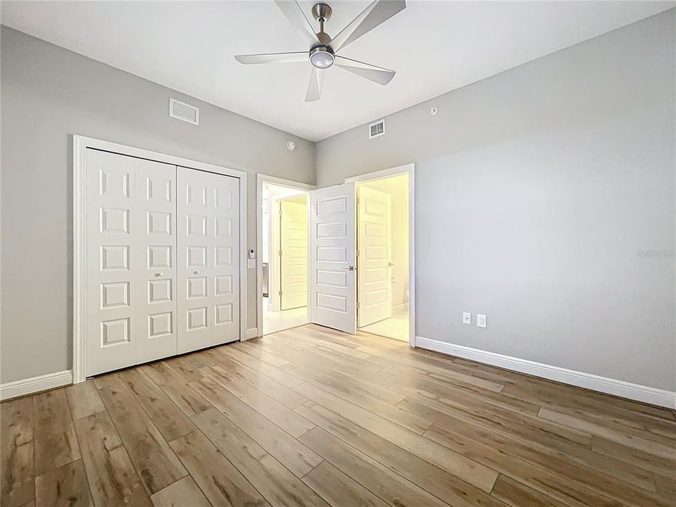 For Sale: $376,500 (2 beds, 2 baths, 1402 Square Feet)