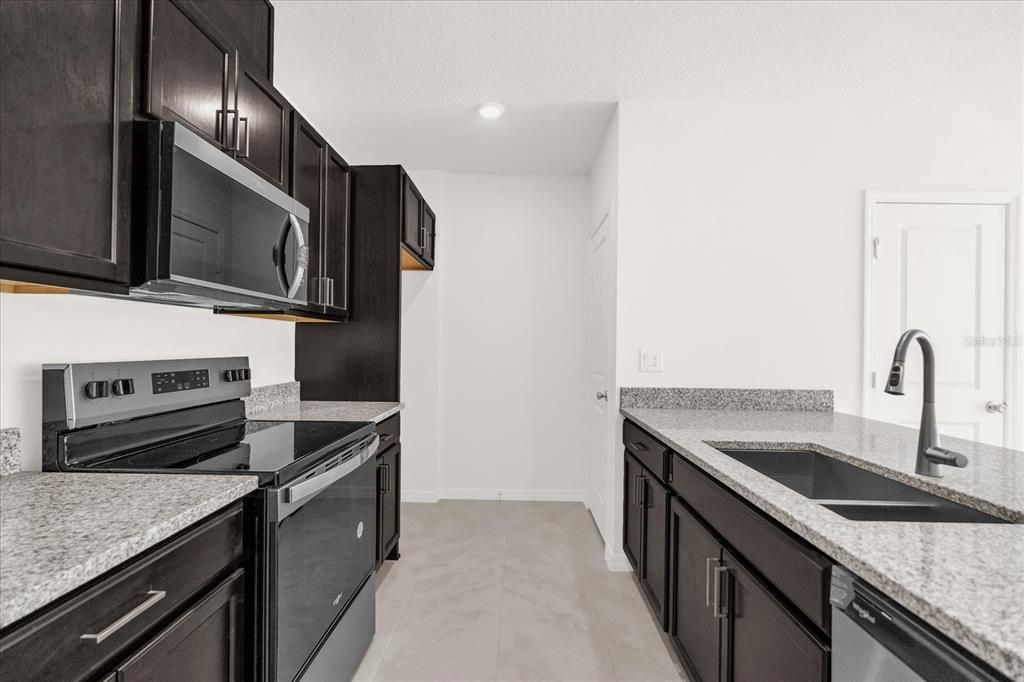 待售: $239,904 (3 贝兹, 2 浴室, 1463 平方英尺)