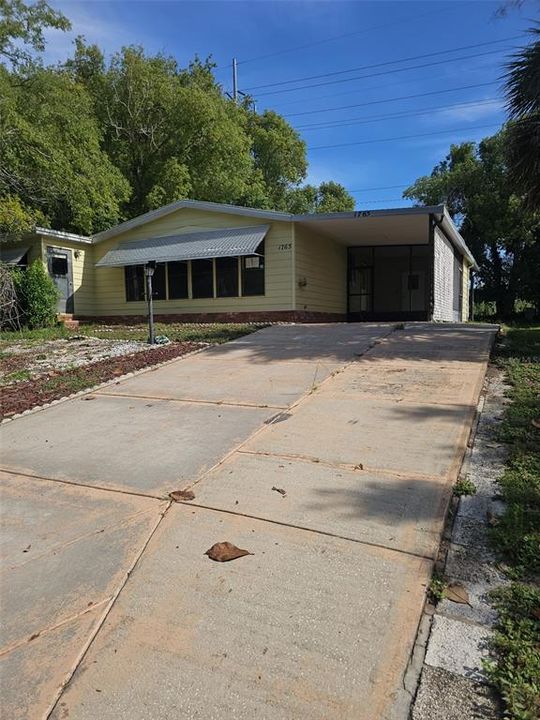 Active With Contract: $139,900 (2 beds, 2 baths, 1309 Square Feet)