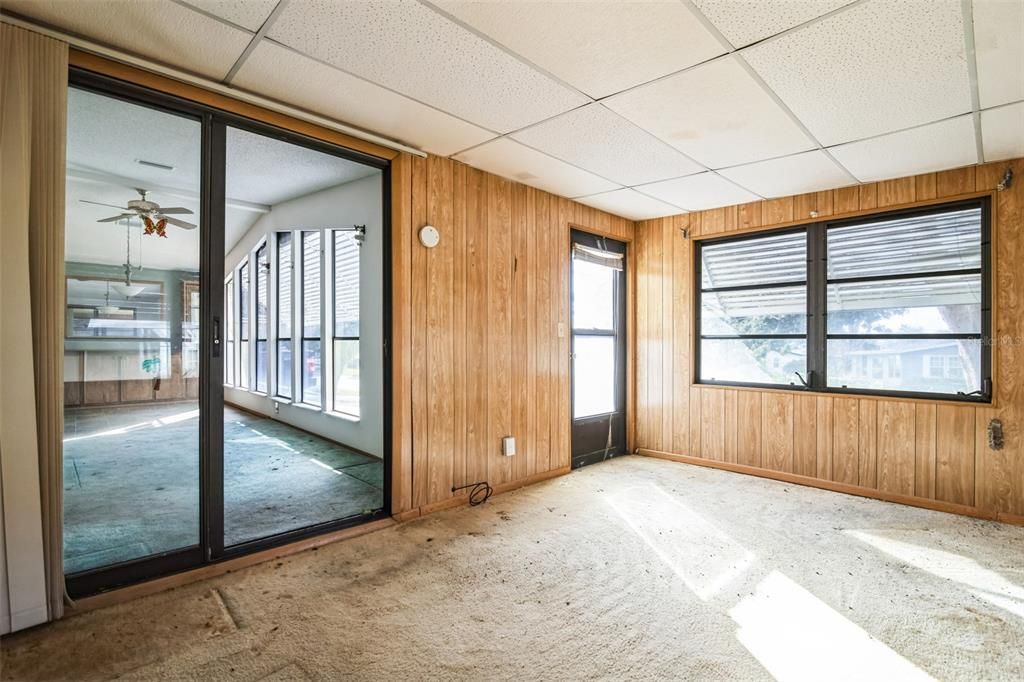 Active With Contract: $139,900 (2 beds, 2 baths, 1309 Square Feet)