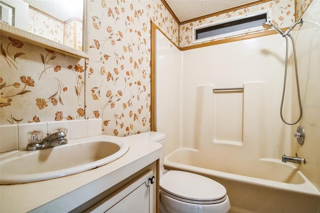 Active With Contract: $139,900 (2 beds, 2 baths, 1309 Square Feet)
