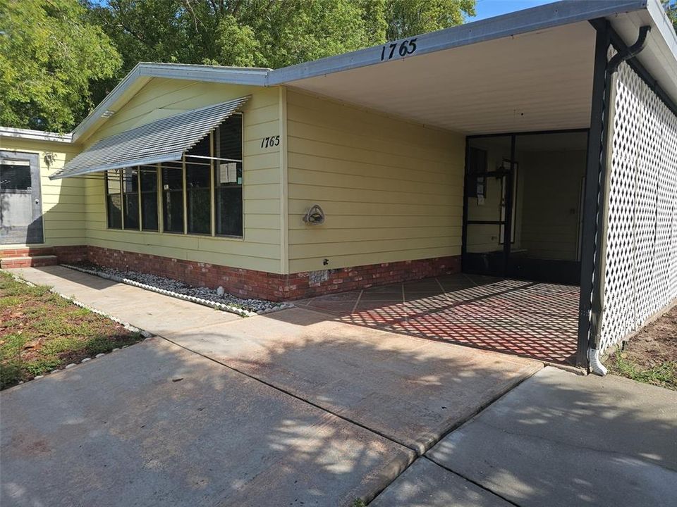 Active With Contract: $139,900 (2 beds, 2 baths, 1309 Square Feet)