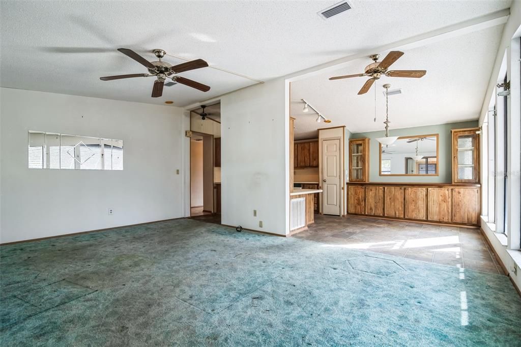 Active With Contract: $139,900 (2 beds, 2 baths, 1309 Square Feet)