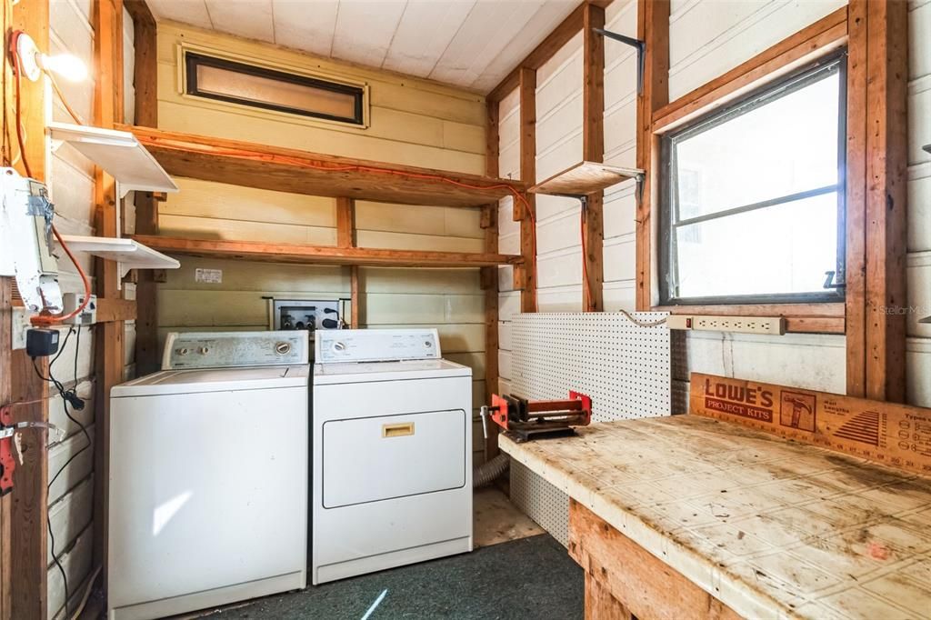 Active With Contract: $139,900 (2 beds, 2 baths, 1309 Square Feet)