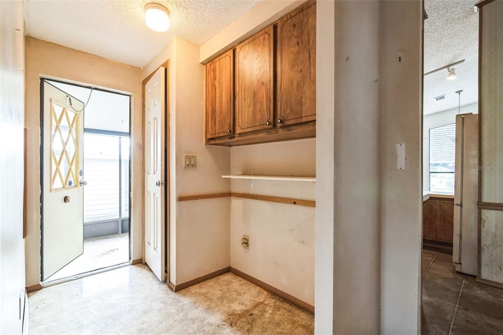 Active With Contract: $139,900 (2 beds, 2 baths, 1309 Square Feet)