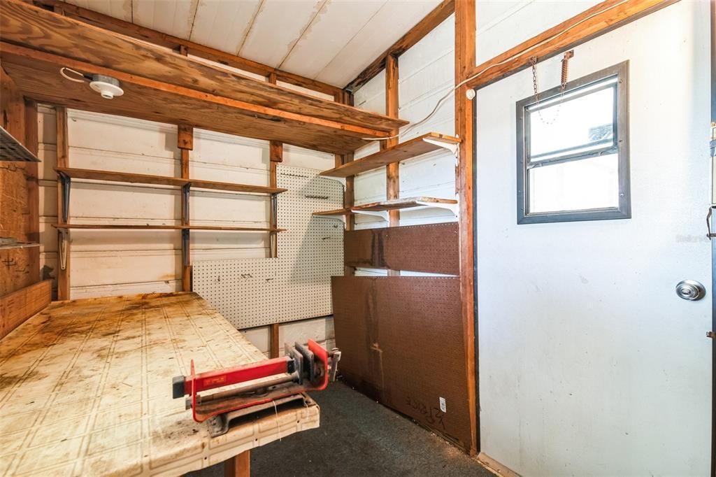 Active With Contract: $139,900 (2 beds, 2 baths, 1309 Square Feet)