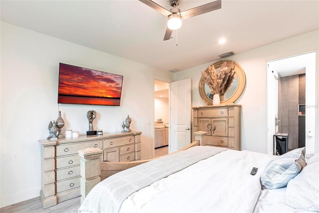 For Sale: $559,000 (6 beds, 0 baths, 2698 Square Feet)