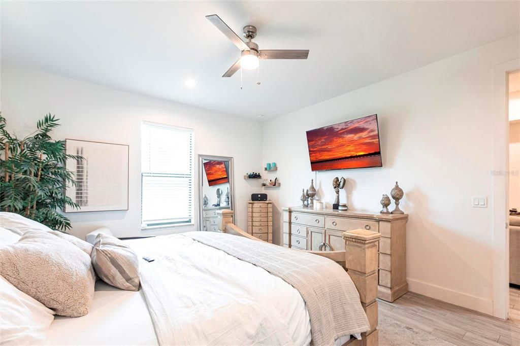 For Sale: $559,000 (6 beds, 0 baths, 2698 Square Feet)