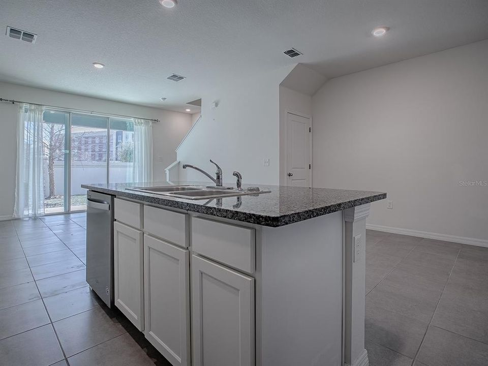 待售: $234,900 (3 贝兹, 2 浴室, 1688 平方英尺)