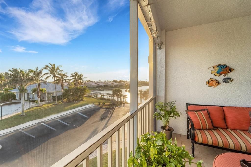 For Sale: $279,900 (2 beds, 2 baths, 1367 Square Feet)