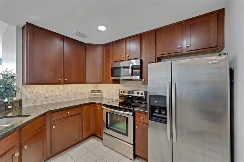 For Sale: $279,900 (2 beds, 2 baths, 1367 Square Feet)