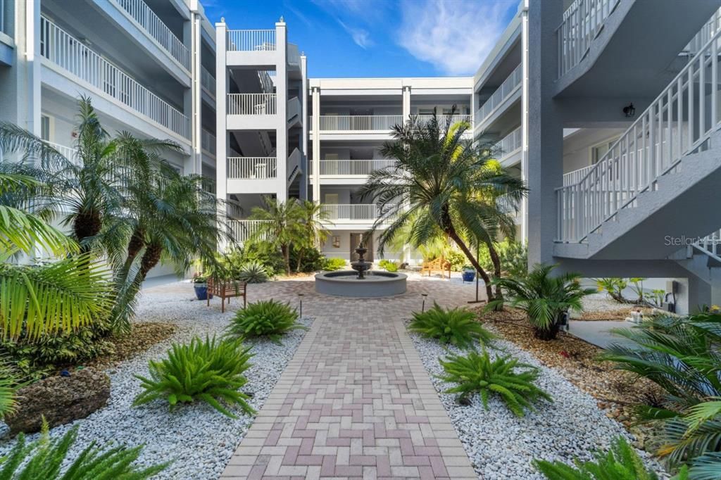 For Sale: $279,900 (2 beds, 2 baths, 1367 Square Feet)