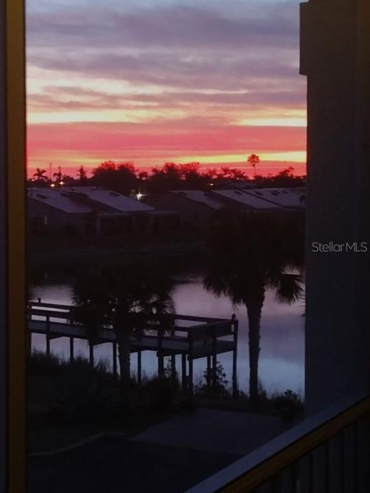 For Sale: $279,900 (2 beds, 2 baths, 1367 Square Feet)