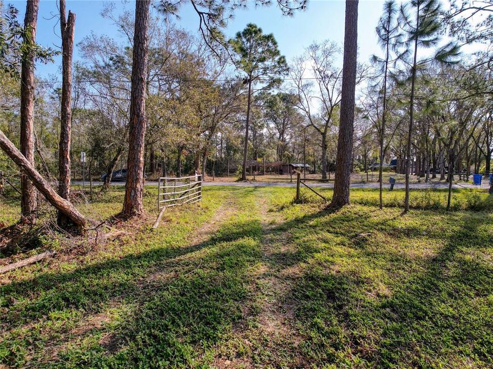 合同活跃: $250,000 (3.71 acres)