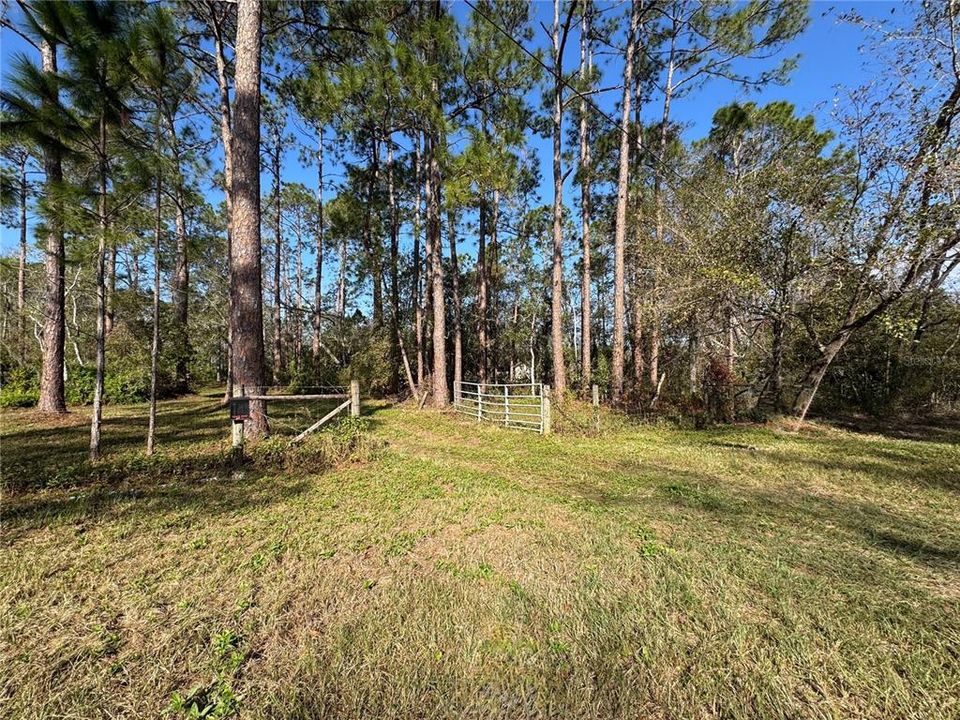 合同活跃: $250,000 (3.71 acres)