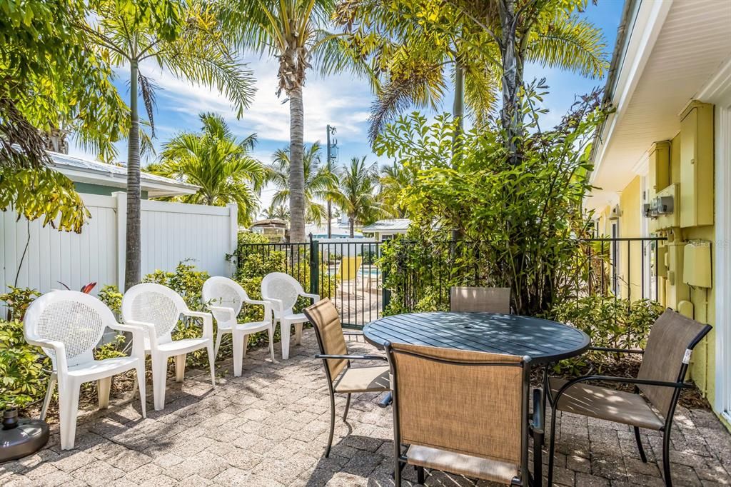For Sale: $869,000 (2 beds, 2 baths, 910 Square Feet)