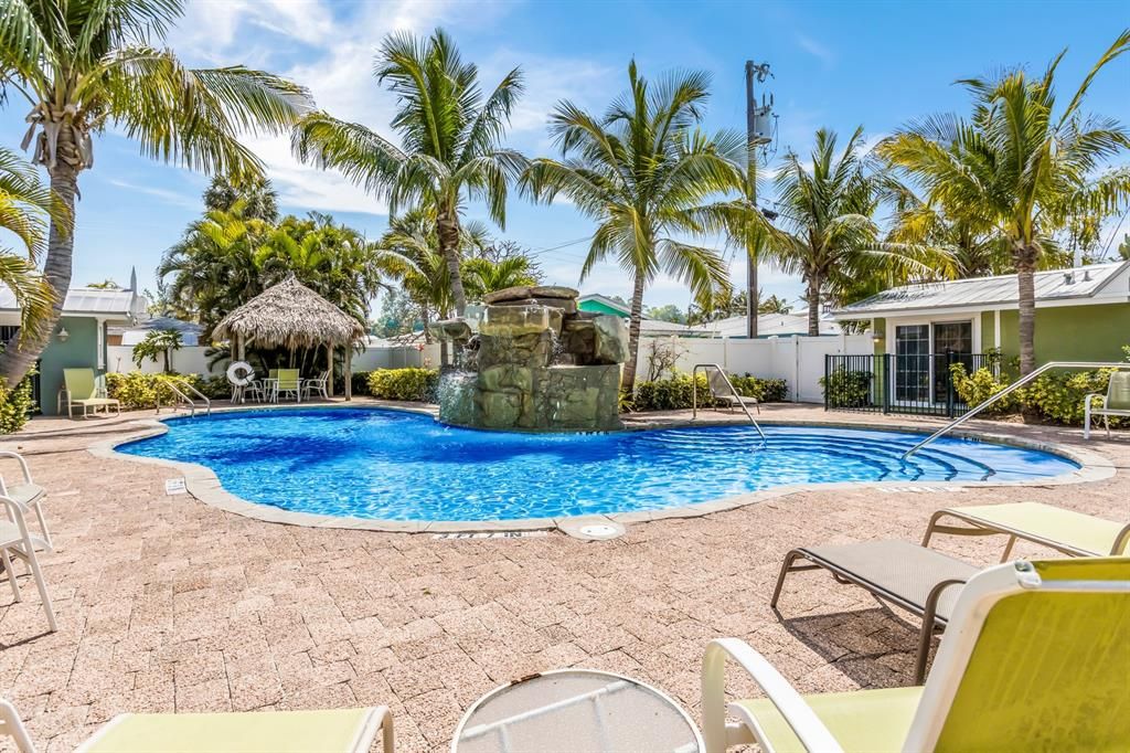For Sale: $869,000 (2 beds, 2 baths, 910 Square Feet)