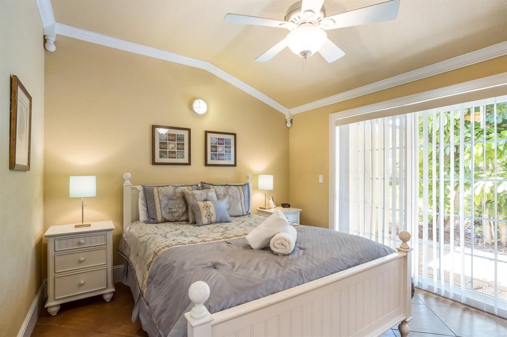 For Sale: $869,000 (2 beds, 2 baths, 910 Square Feet)