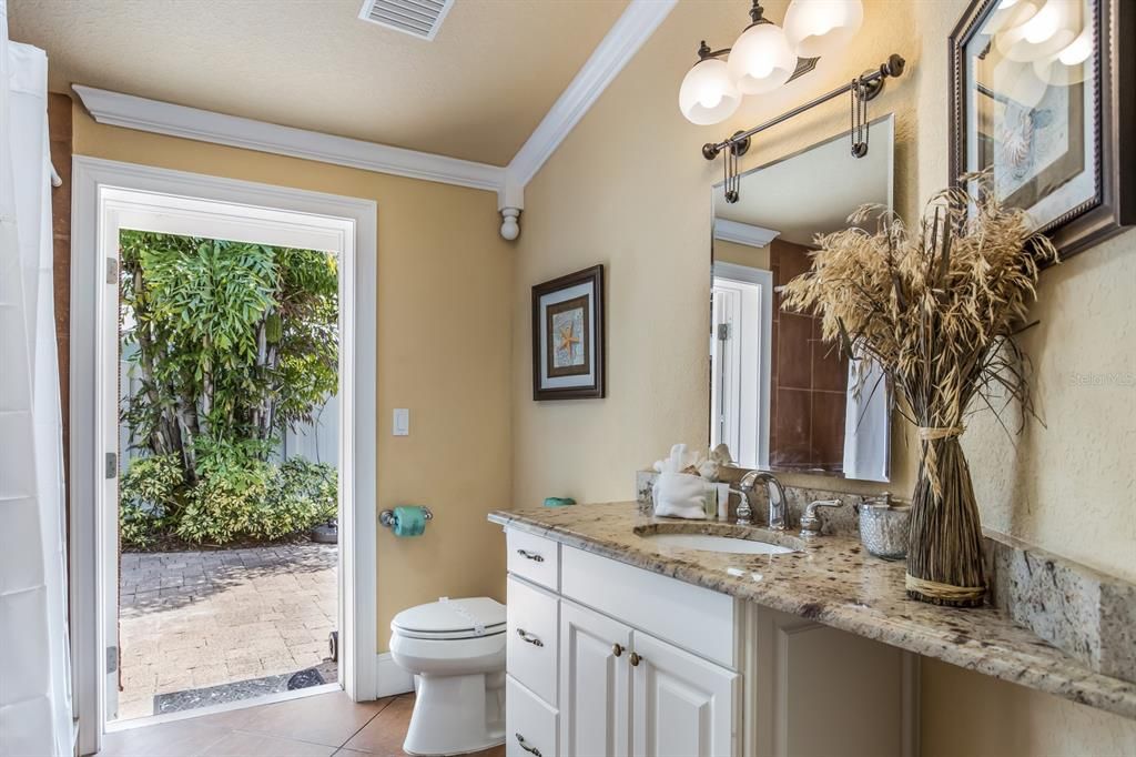 For Sale: $869,000 (2 beds, 2 baths, 910 Square Feet)