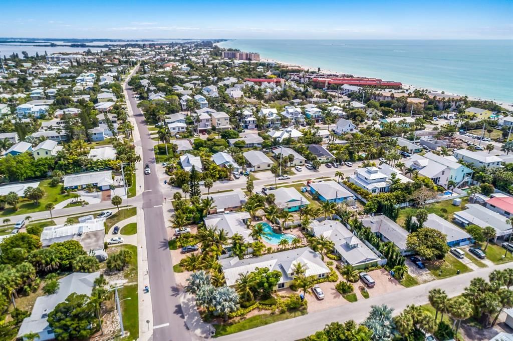 For Sale: $869,000 (2 beds, 2 baths, 910 Square Feet)