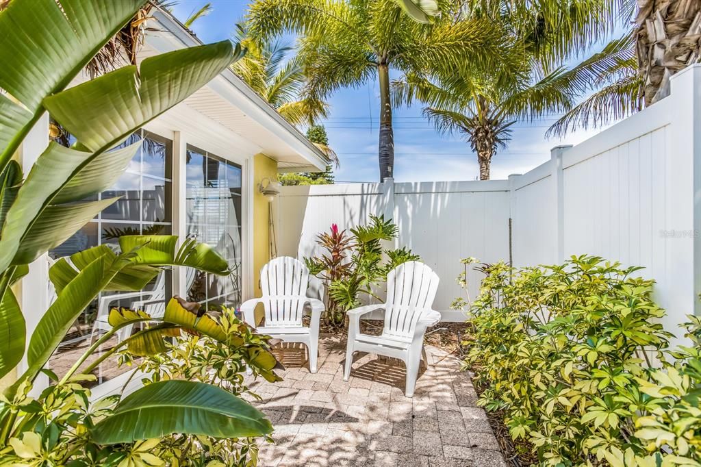 For Sale: $869,000 (2 beds, 2 baths, 910 Square Feet)