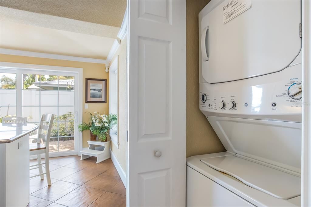 For Sale: $869,000 (2 beds, 2 baths, 910 Square Feet)