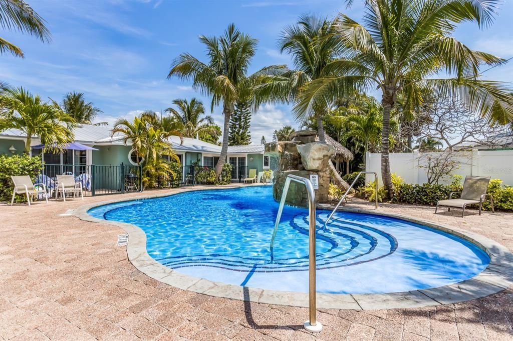 For Sale: $869,000 (2 beds, 2 baths, 910 Square Feet)