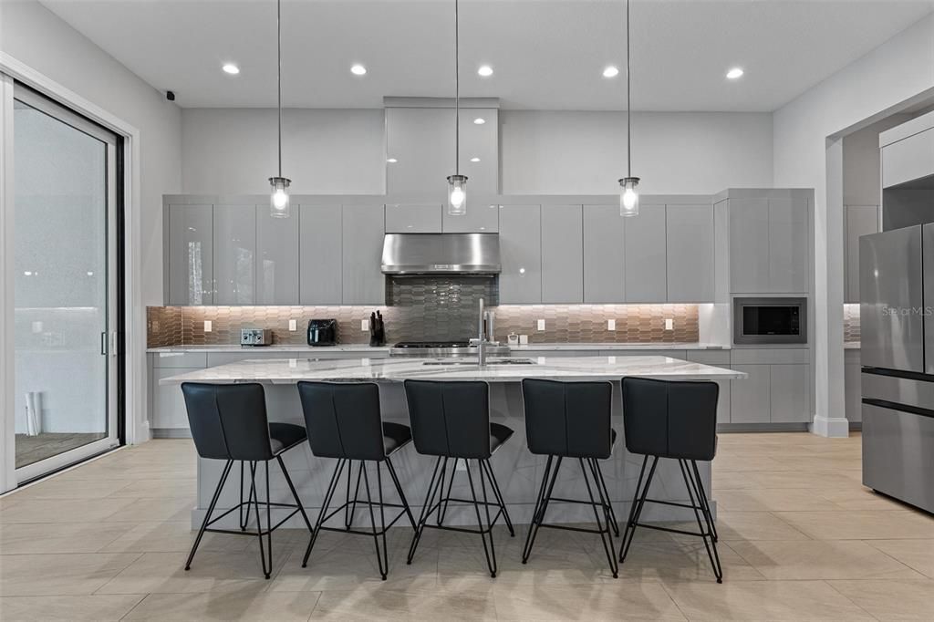 На продажу: $2,590,000 (5 спален, 5 ванн, 5161 Квадратных фут)