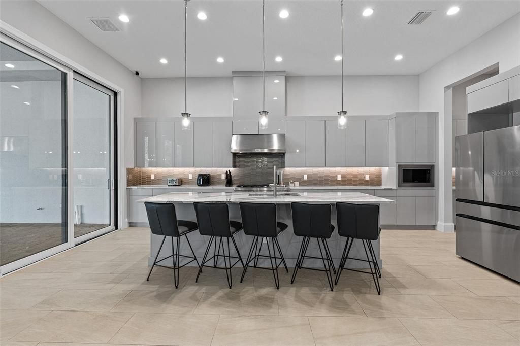 На продажу: $2,590,000 (5 спален, 5 ванн, 5161 Квадратных фут)