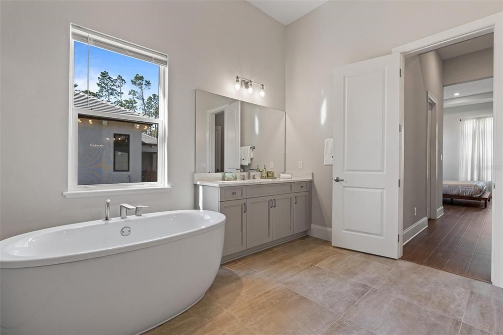 На продажу: $2,590,000 (5 спален, 5 ванн, 5161 Квадратных фут)