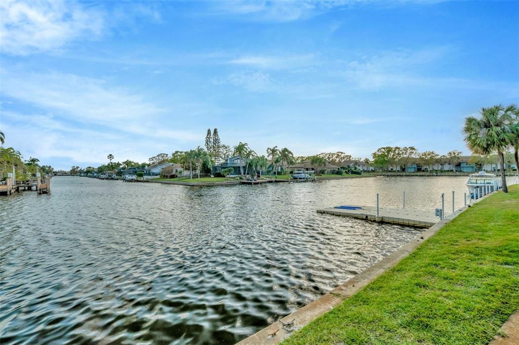 For Sale: $139,000 (2 beds, 2 baths, 1068 Square Feet)