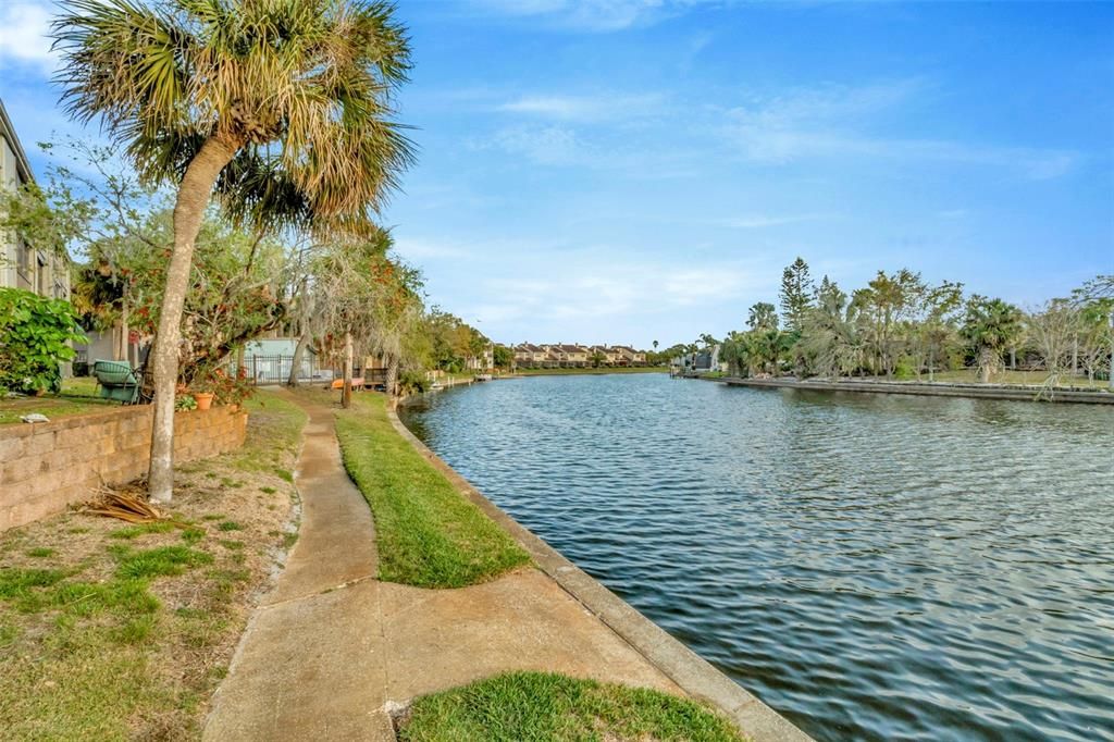 For Sale: $139,000 (2 beds, 2 baths, 1068 Square Feet)