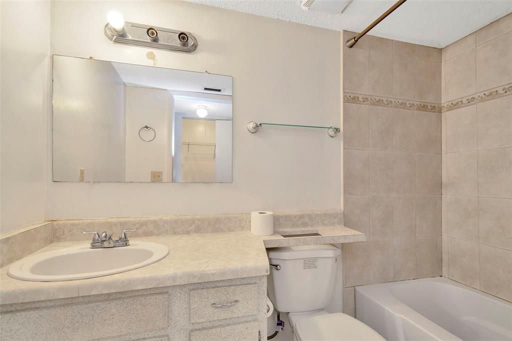 For Sale: $139,000 (2 beds, 2 baths, 1068 Square Feet)