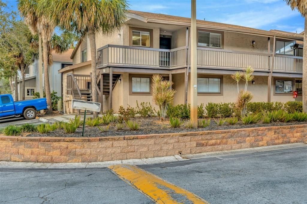 For Sale: $139,000 (2 beds, 2 baths, 1068 Square Feet)