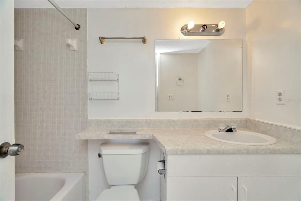 For Sale: $139,000 (2 beds, 2 baths, 1068 Square Feet)