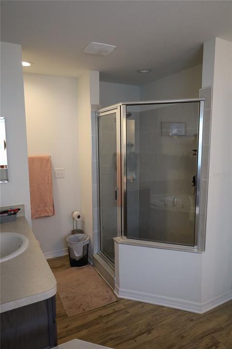 For Sale: $278,000 (4 beds, 2 baths, 1700 Square Feet)