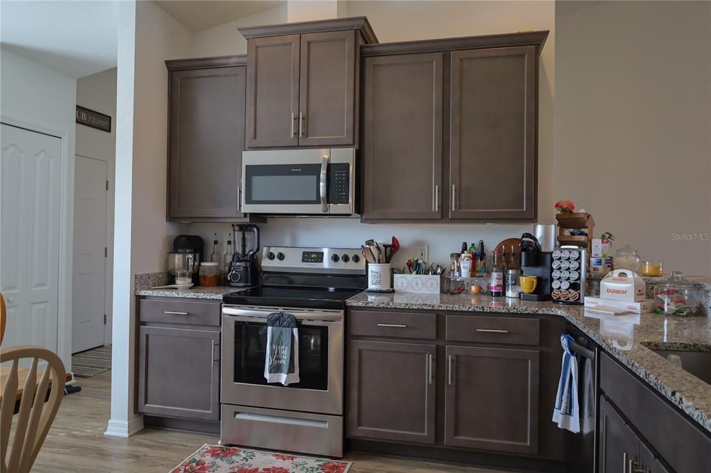 For Sale: $278,000 (4 beds, 2 baths, 1700 Square Feet)