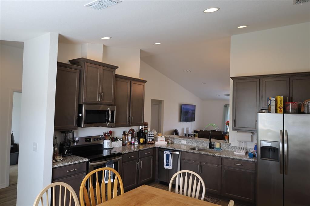 For Sale: $278,000 (4 beds, 2 baths, 1700 Square Feet)