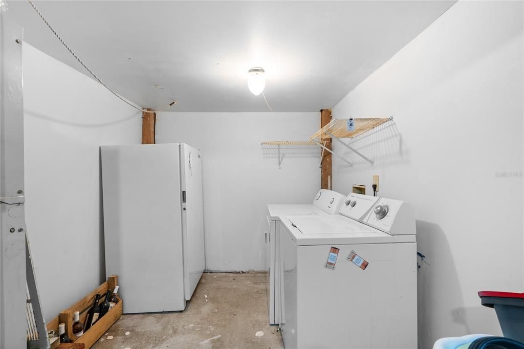 待售: $220,000 (3 贝兹, 1 浴室, 1560 平方英尺)