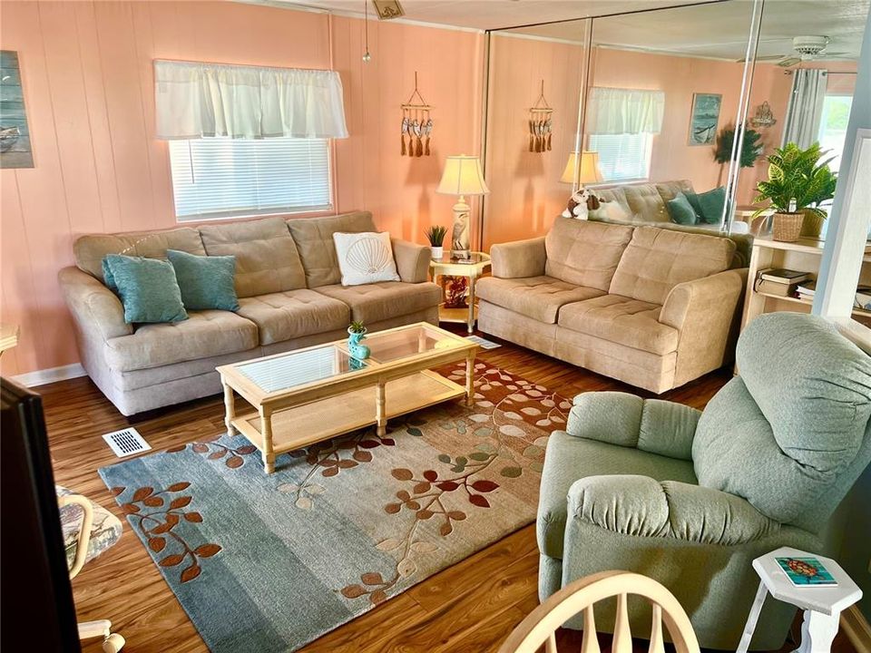 En Venta: $129,900 (2 camas, 2 baños, 887 Pies cuadrados)