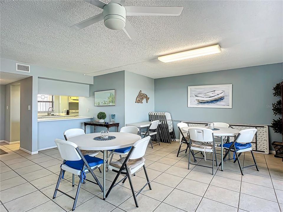 合同活跃: $379,000 (2 贝兹, 2 浴室, 1227 平方英尺)