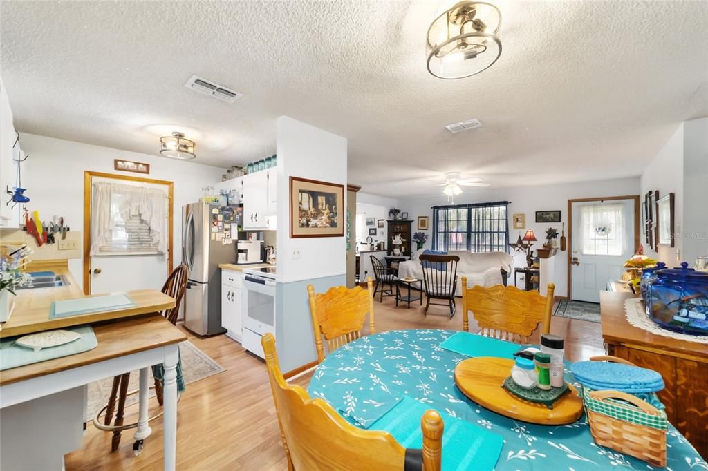 待售: $675,000 (3 贝兹, 2 浴室, 1430 平方英尺)